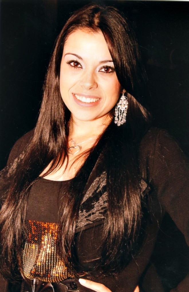 Figura cintilante do poder jovem, Viviane França desfilava graça e beleza, em show Pop, no movimentado Citra Bar |