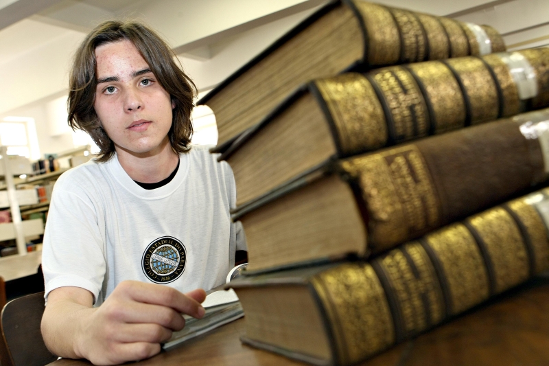 Claudio Gonçalves lê diariamente pelo menos 1h30 por vontade própria | Ivonaldo Alexandre/ Gazeta do Povo