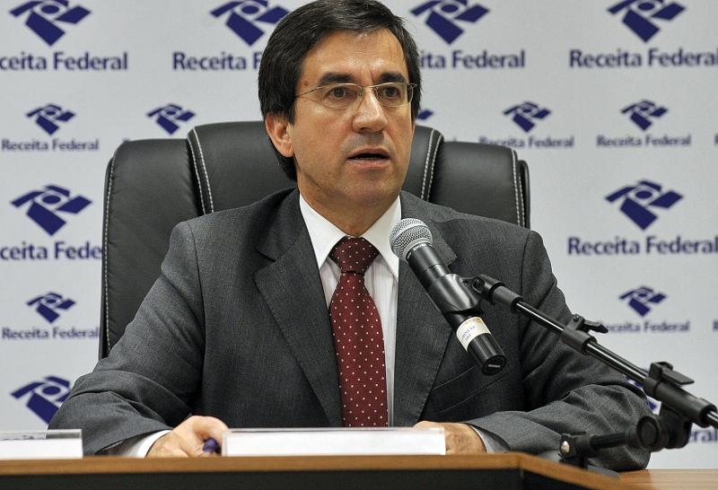 Essas empresas têm usado os programas de parcelamento para rolar a dívida com o governo, sem resolver as pendências.
Carlos Roberto Occaso, subsecretário de Arrecadação e Atendimento da Receita | Valter Campanato/ Agência Brasil