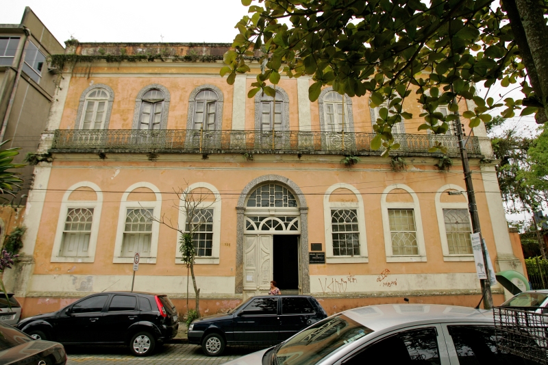 Palacete Visconde Nacar, onde o imperador ficou hospedado: edifício danificado e sem referências históricas | Antonio More/Gazeta do Povo