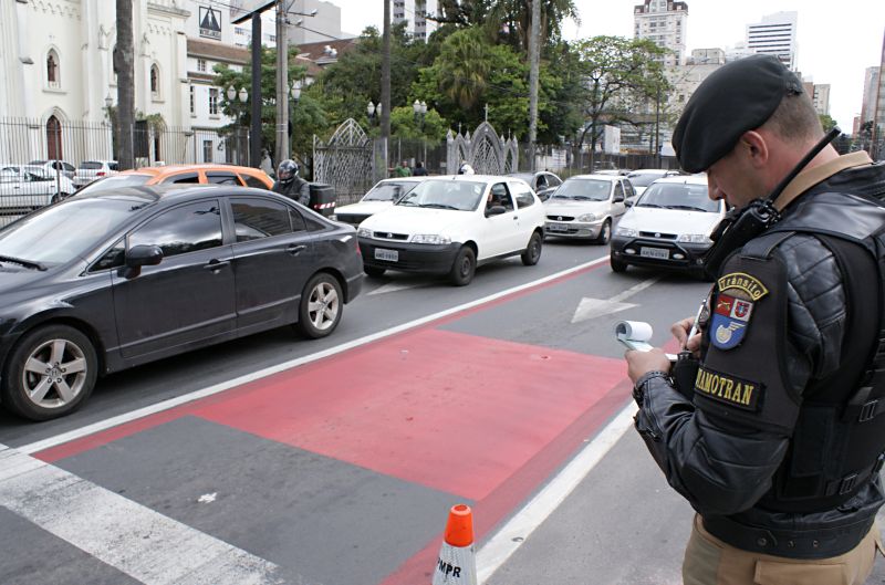 Os policiais do BPTran farão a fiscalização do trânsito em Curitiba, papel que até então cabia aos agentes da Diretran | Marco André Lima/Agência de Notícias Gazeta do Povo