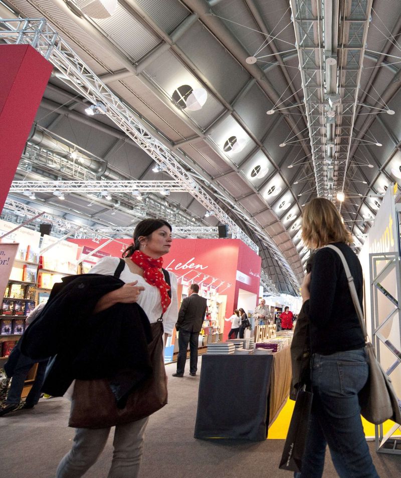 Evento editorial também discutiu crimes contra a vida de escritores | John MacDougall/AFP
