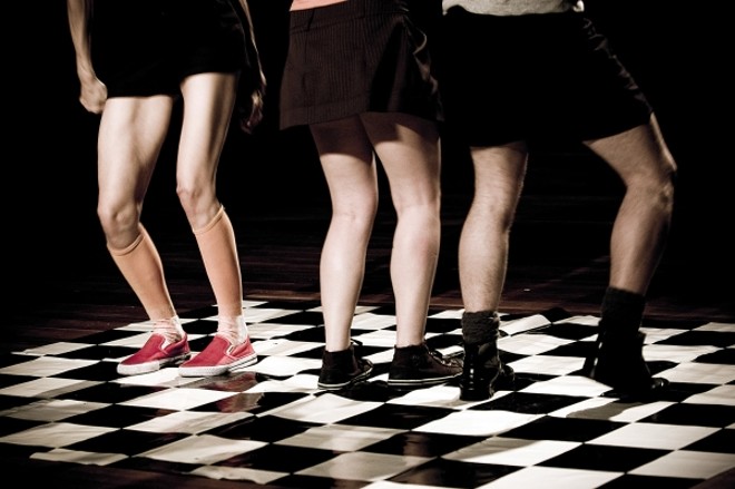 Swingnificado apresenta movimentação enérgica dos corpos que, por vezes, fazem alusão a atos e objetos |