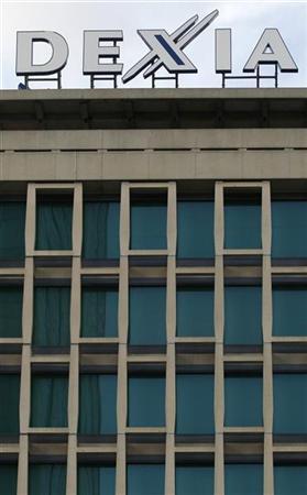 França e Bélgica descartaram neste sábado planos de quebrar o já afetado banco Dexia e dividir seus ativos para preservar o financiamento de centenas de cidades nos dois países e evitar um aprofundamento da crise da dívida na zona do euro | REUTERS/Yves Herman