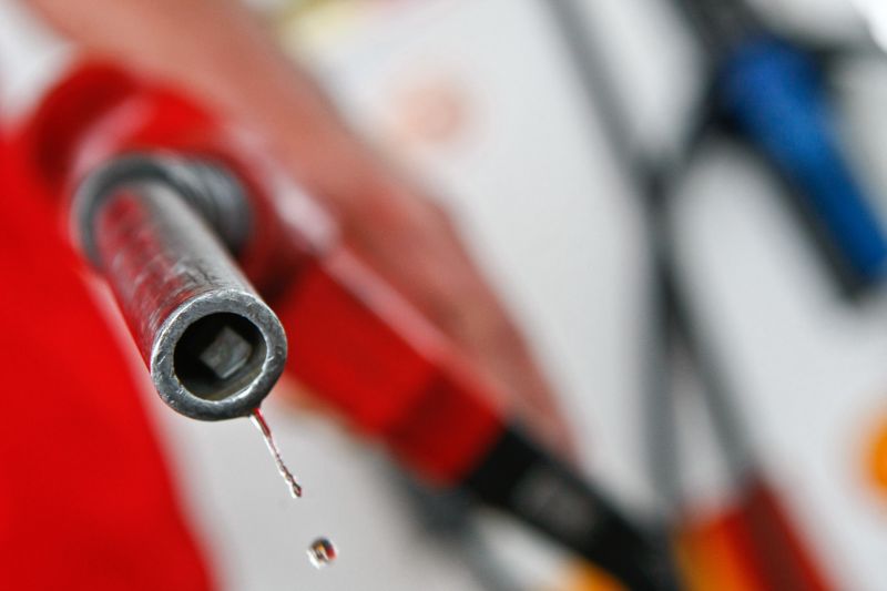 Ministério da Fazenda não quer que gasolina suba nos postos e baixou imposto para compensar aumento da Petrobras | Daniel Castellano/Gazeta do Povo