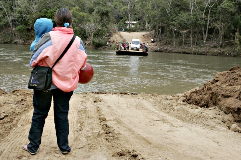 Em agosto chuvas provocaram a queda da ponte de 120 metros sobre o Rio Ribeira, que ligava Doutor Ulysses a Cerro Azul |
