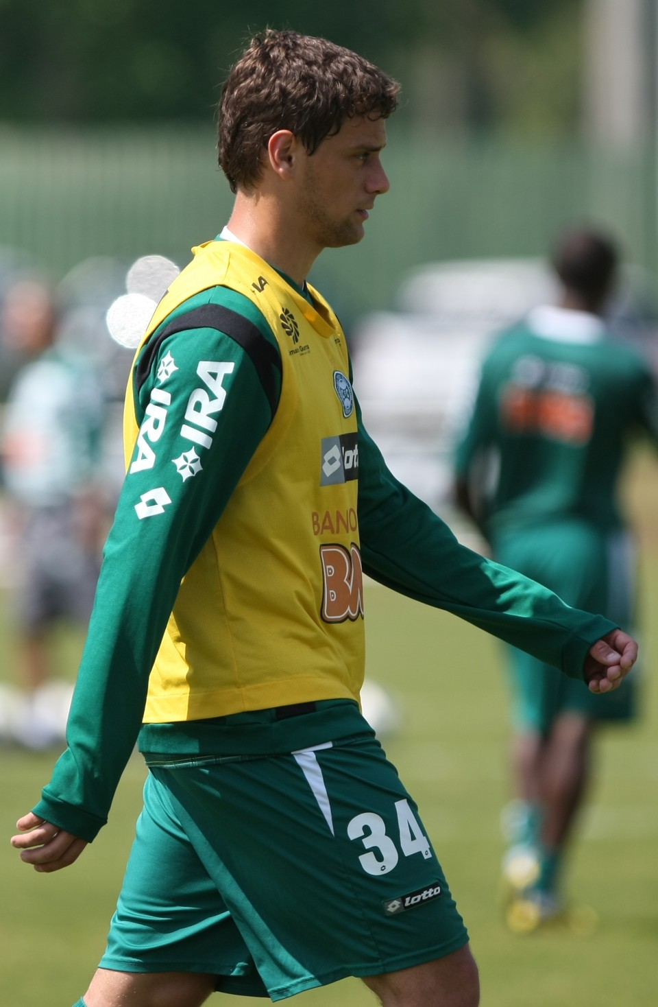 Lucas Mendes não escolhe entre a zaga e a lateral: o importante é estar jogando | Aniele Nascimento / Gazeta do Povo