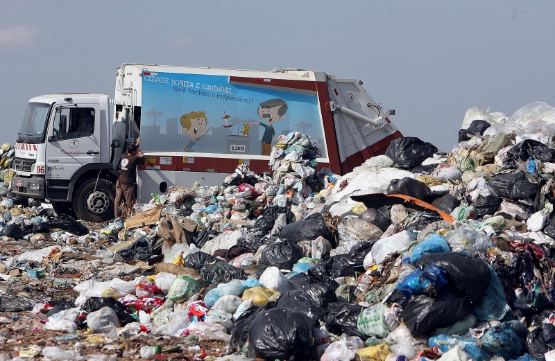 Pelo menos 35 mil toneladas de lixo hospitalar foram depositadas em locais impróprios no ano passado | Valterci Santos/arquivo/ Gazeta do Povo