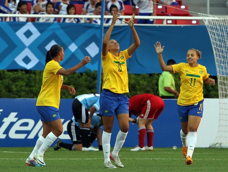 Danielle comemora o segundo gol da vitória brasileira sobre a Argentina | EFE