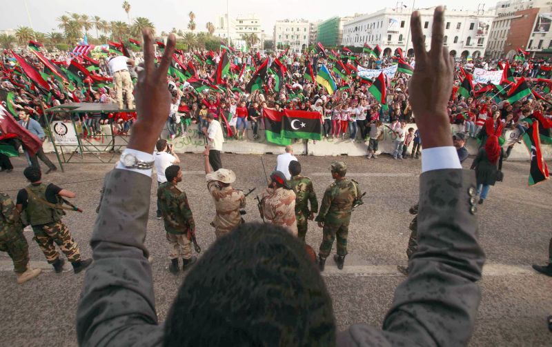 População comemora a libertação da Líbia em Trípoli. Dia histórico foi marcado por discursos e anúncio de planos para o futuro do país | Esam Al-Fetori/Reuters