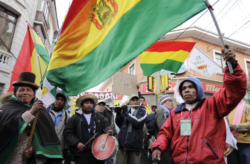 Centenas de indígenas caminharam 600 quilômetros durante mais de dois meses até chegar a La Paz | REUTERS/David Mercado
