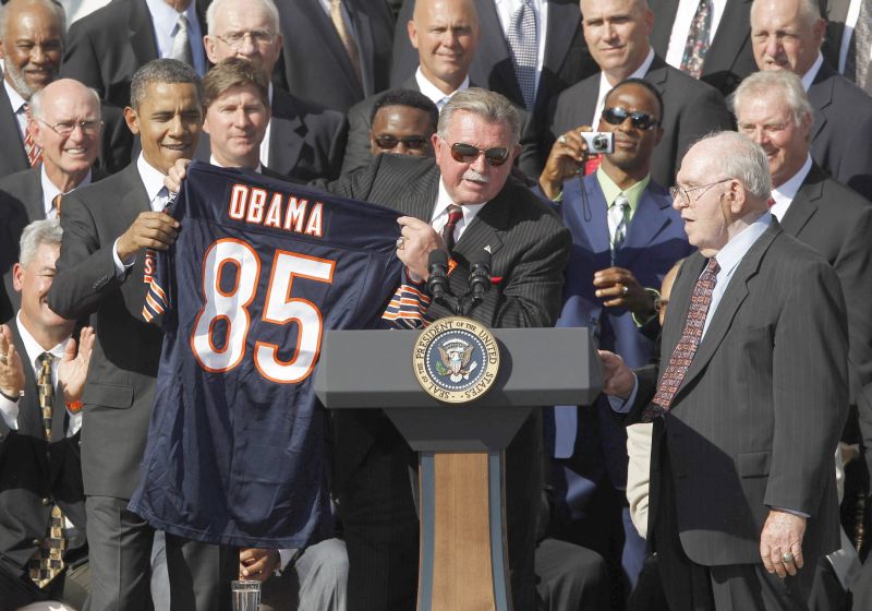 Barack Obama durante evento em homenagem aos campeões do Super Bowl de 1985, na Casa Branca: presidente está em ritmo de campanha à reeleição | Mandel Ngan/AFP
