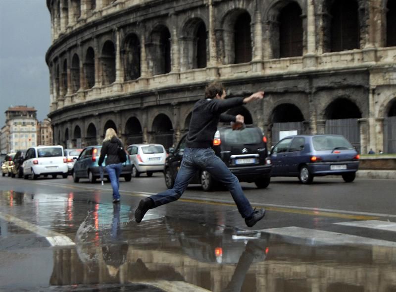 Ruas próximas ao Coliseu ficaram encobertas | EFE/ALESSIO TARALLETTO