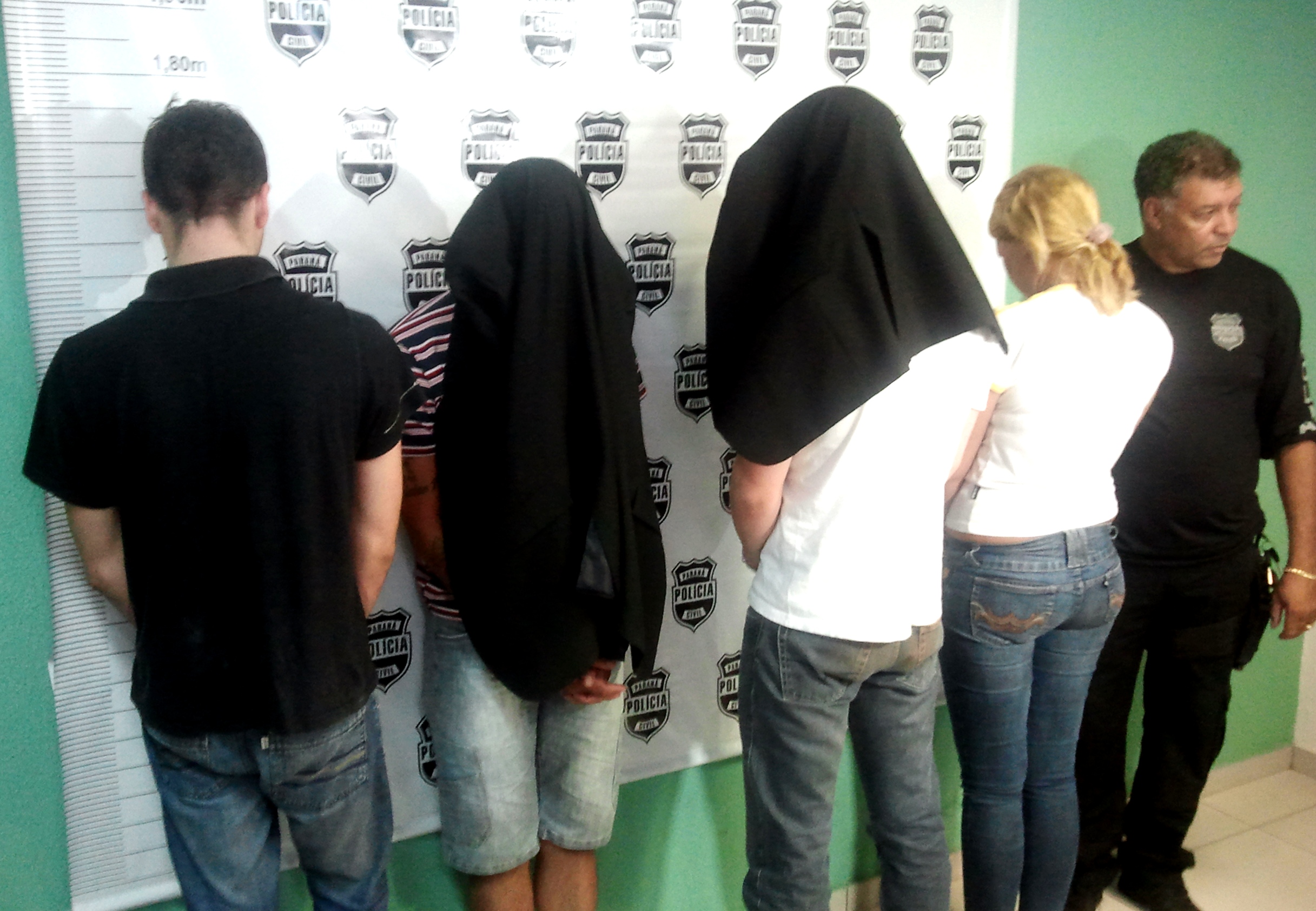 Grupo foi preso em Paranavaí nesta terça. Segundo polícia, o companheiro seria o mandante do crime | Fábio Guillen / Gazeta Maringá