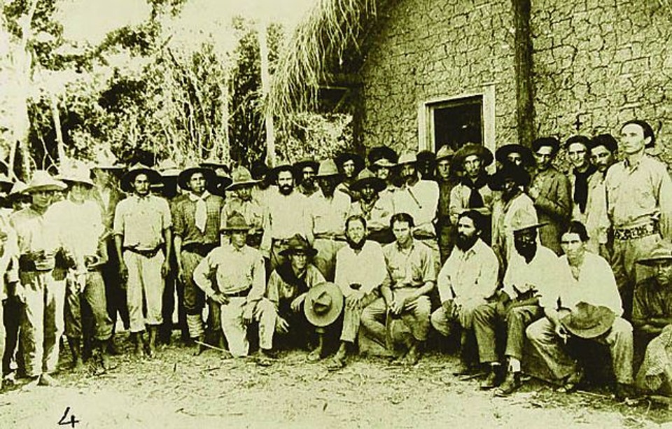 Prestes e parte do comando da Coluna quando exilados na Bolívia, em 1927 | Fotos: arquivo de família