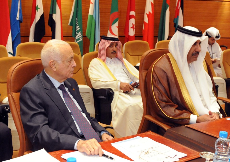 O ministro do Exterior do Qatar, Cheikh Hamed Ben Gassem (à direita) e o secreetário geral da Liga Árabe, Nabil al-Arabi (esquerda) durante reunião nesta quarta-feira | Abdelhak Senna/AFP Photo