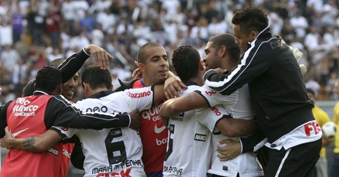 Gol de Adriano aos 43 minutos do segundo tempo, garantiu vitória do Corinthians | 