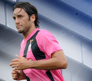 Luca Toni perdeu a carteira de habilitação depois de ser flagrado dirigindo alcoolizado | Divulgação Site Oficial Juventus