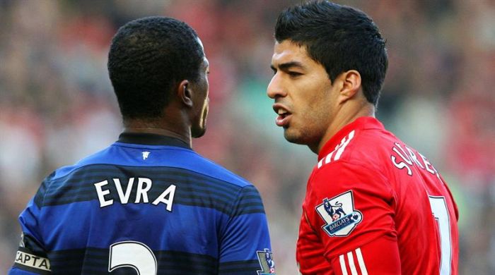 Suaréz, do Liverpool, ofende Evra, do Manchester United | EFE