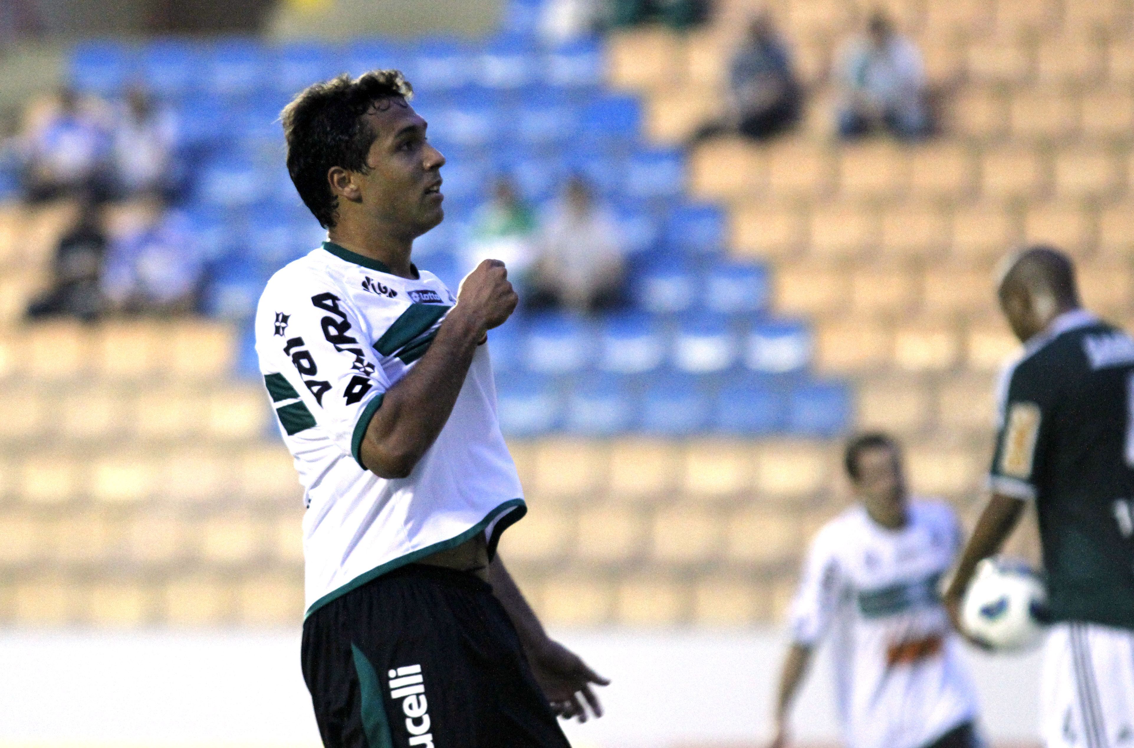 Davi comemora o primeiro gol na vitória do Coxa sobre o Palmeiras | Ale Vianna / Folhapress