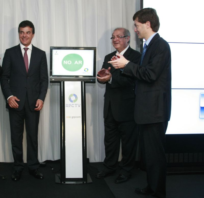 O governador Beto Richa, o ministro Paulo Bernardo e o vice-presidente do GRPCom Guilherme Cunha Pereira estiveram no evento | César Machado/ValePress