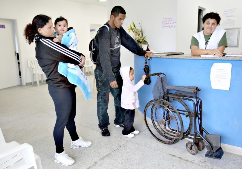Firmino Santos e a esposa Angélica com o filho Pablo, no colo: de Ipanema... | Fotos: Aniele Nascimento/Gazeta do Povo