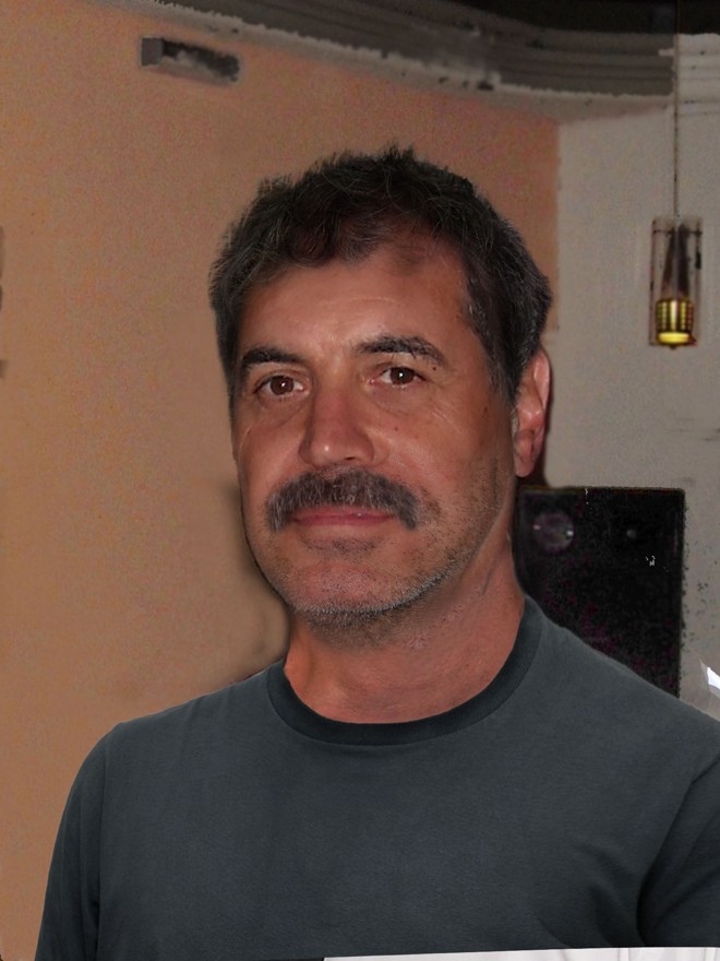 Outra versão mostra Brandão usando bigode |