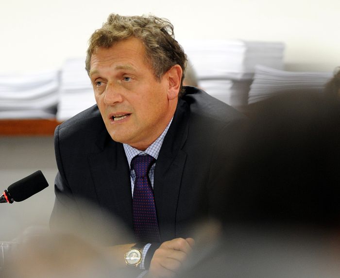 Secretário-geral da Fifa, Jérôme Valcke, diz que a entidade "nao ao país para embebedar" os brasileiros | Evaristo Sá/ AFP