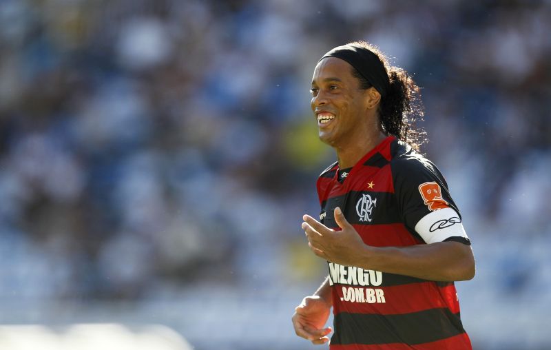 Flamengo diz que salário de Ronaldinho será pago | Reuters
