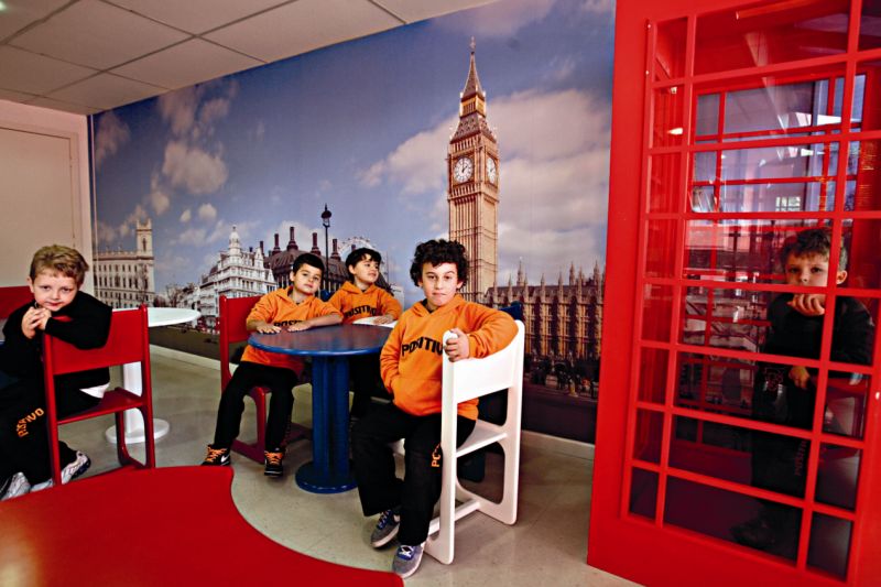 Devido à procura, praticamente todas as vagas de ensino bilíngue oferecidas no Positivo Júnior foram preenchidas por alunos que já estavam matriculados na escola | Priscila Forrone/ Gazeta do Povo