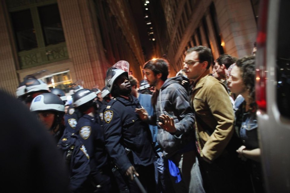 Manifestantes do movimento Occupy Wall Street resistiram à ação da polícia em Nova York | Spencer Platt/AFP
