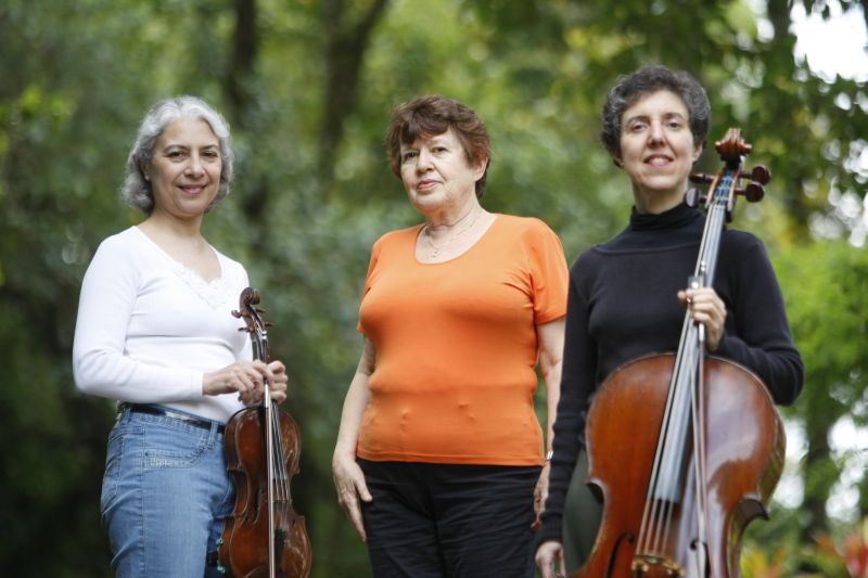 Maria Ester Brandão, Olga Kiun e Maria Alice Brandão ajudam a preservar a tradição local na música erudita | Jonathan Campos/Gazeta do Povo