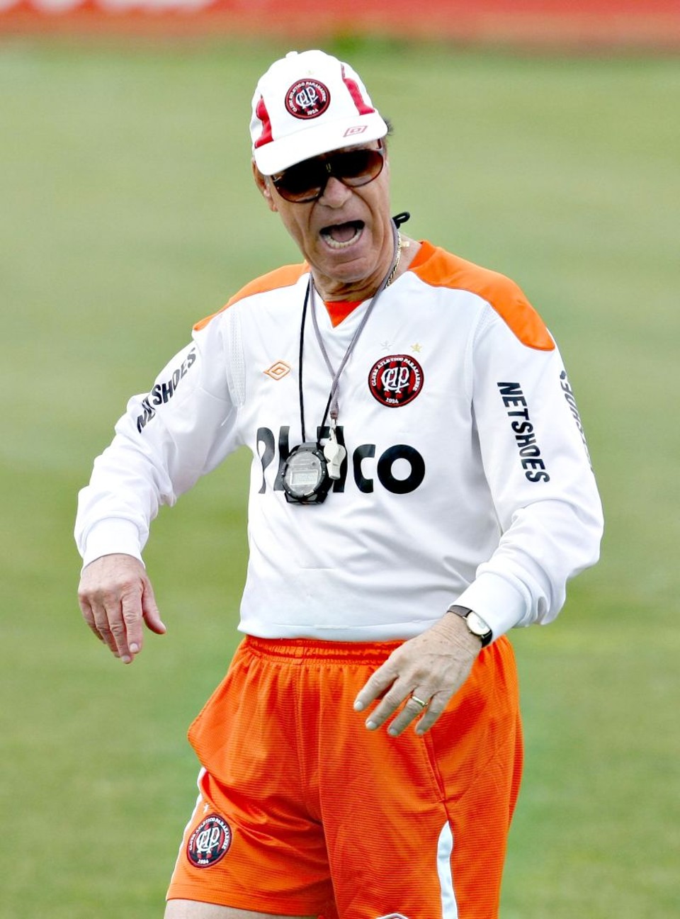 Antônio Lopes tenta não mostrar abatimento na frente dos jogadores | Daniel Castellano/ Gazeta do Povo