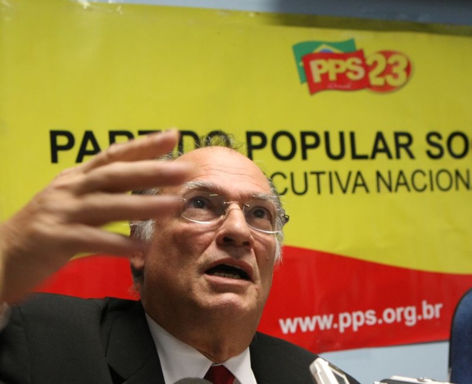 Dilma está sendo conivente com tudo isso. Ela é a verdadeira responsável. Queremos investigações.Roberto Freire, deputado federal e presidente nacional do PPS. | Maurício de Souza/Jornal Hoje em Dia