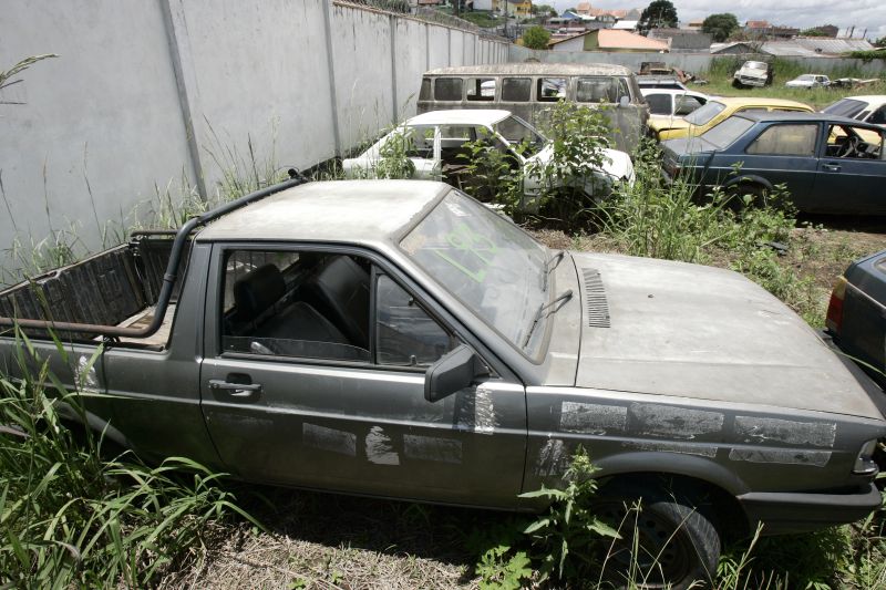 A Saveiro apreendida em agosto com R$ 2,8 milhões de dívidas hoje está recolhida no pátio do Detran em Curitiba | Henry Milléo/ Gazeta do Povo