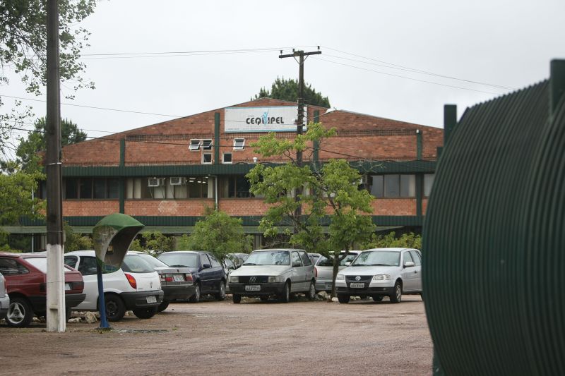 Sede da Cequipel, em São José dos Pinhais: vencedora só pôde participar da licitação porque a segunda colocada deu um atestado para a concorrente | Ivonaldo Alexandre/ Gazeta do Povo