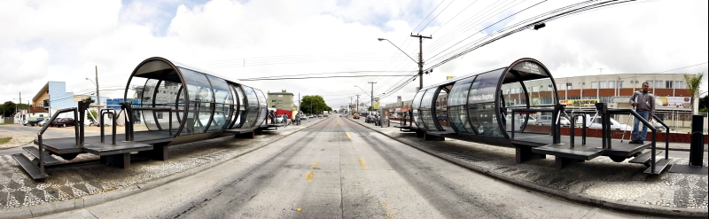 Estação-tubo Santa Regina, na Avenida Winston Churchill, onde será construída uma estação do metrô curitibano: obras estão previstas para começar no segundo semestre de 2012 | Fotos: Antônio More/ Gazeta do Povo