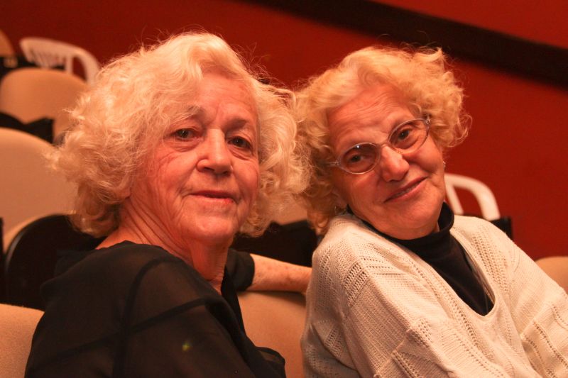 As atrizes Jandira Testa e Carmen Mattos: salvas pelos palcos | Josué Teixeira/Gazeta do Povo