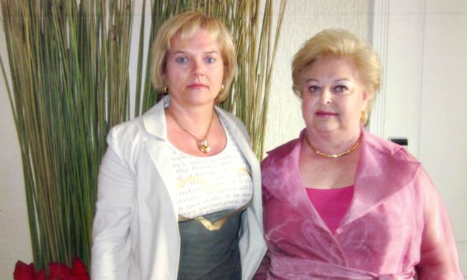 Aniversário entre amigas -Mariluz Piccoli comemorou aniversário com agradável lanche na casa de chá do hotel Valentini di Lucca. Entre as presentes, a filha da aniversariante, Silvana Piccoli |