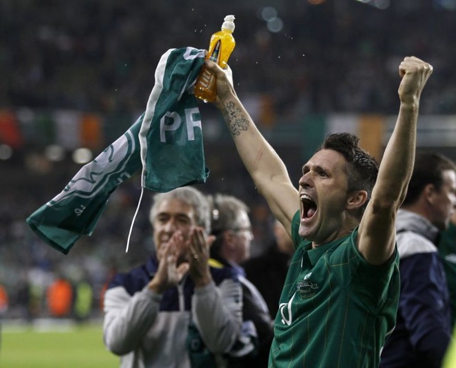 Robbie Keane comemora a classificação da Irlanda para a Euro-2012 |