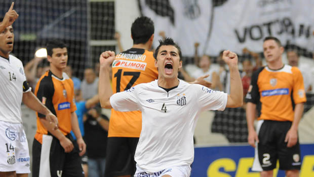 Neto comemora gol do Santos contra o Carlos Barbosa | Luciano Bergamaschi/Divulgação