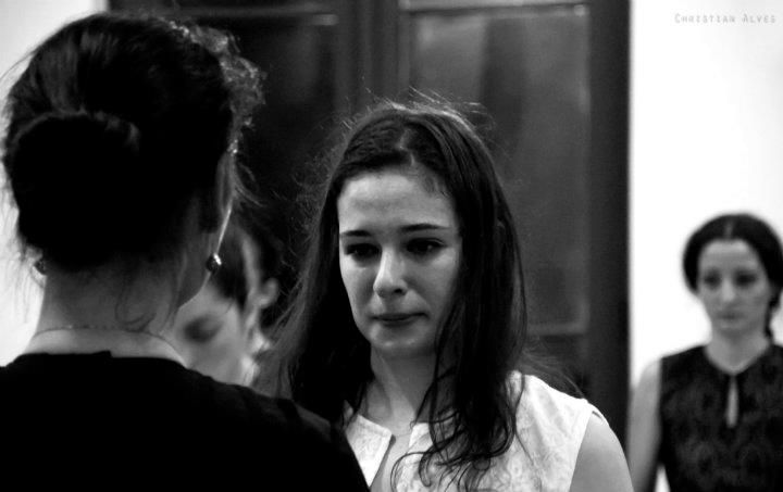 A bailarina Carolina Walesko interpreta Sônia, de Valsa N.º 6, no espetáculo que marca os 30 anos da Téssera: caracterização de personagens do teatro é marca estética da companhia de dança | Christian Alves/Divulgação