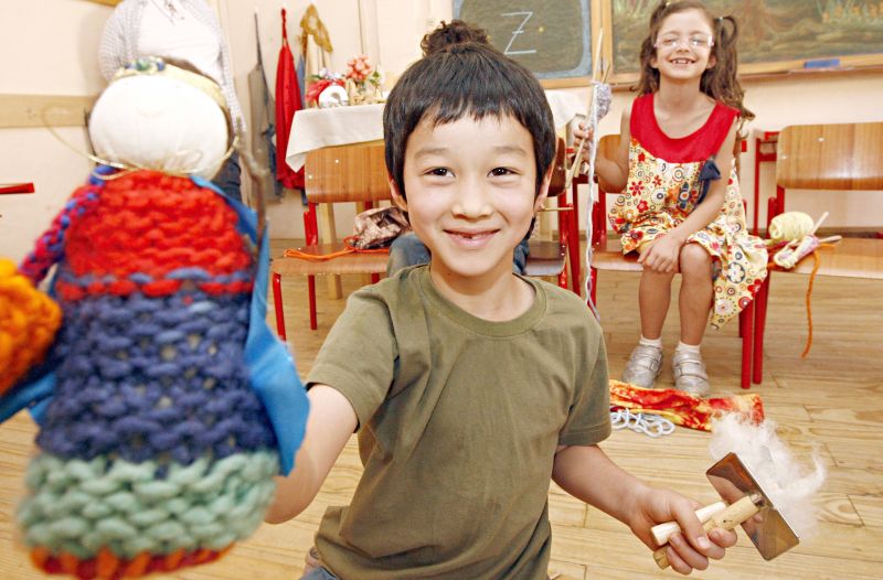 Com método Waldorf, a Escola Turmalina, em Curitiba, estimula seus alunos a desenvolverem atividades lúdicas e manuais | Felipe Rosa/ Gazeta do Povo