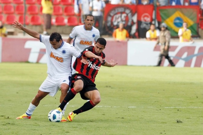 Wendel deu passe para gol, mas errou no lance que originou o empate | 