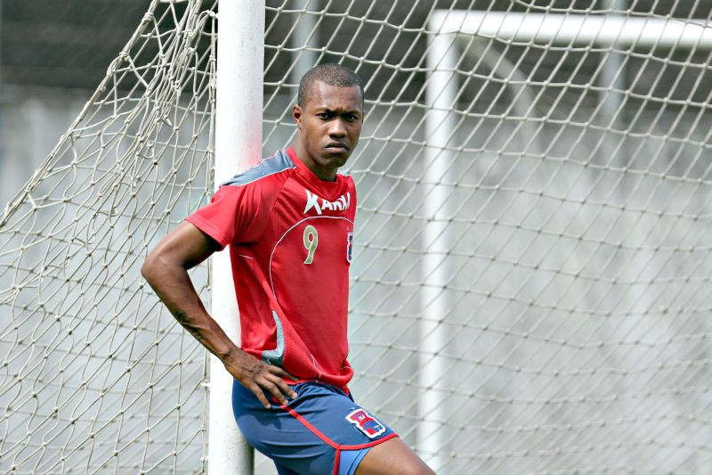 Rumo ao Vasco: o zagueiro Brinner renderá cerca de R$ 200 mil ao Tricolor | Walter Alves/Gazeta do Povo/Arquivo