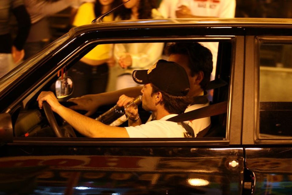 Quem bebe tem a atenção, o raciocínio, a audição, o tato e a visão prejudicados. O resultado é um desastre, literalmente | Henry Milleo/ Gazeta do Povo