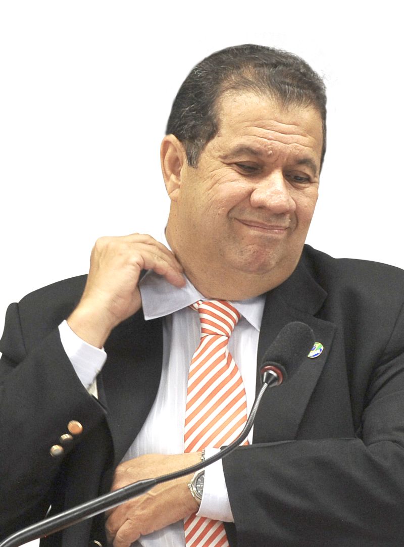 Carlos Lupi: Dilma deu sobrevida ao ministro. Mas permanência dele depende de explicações convincentes hoje, no Senado | Antônio Cruz/ ABr