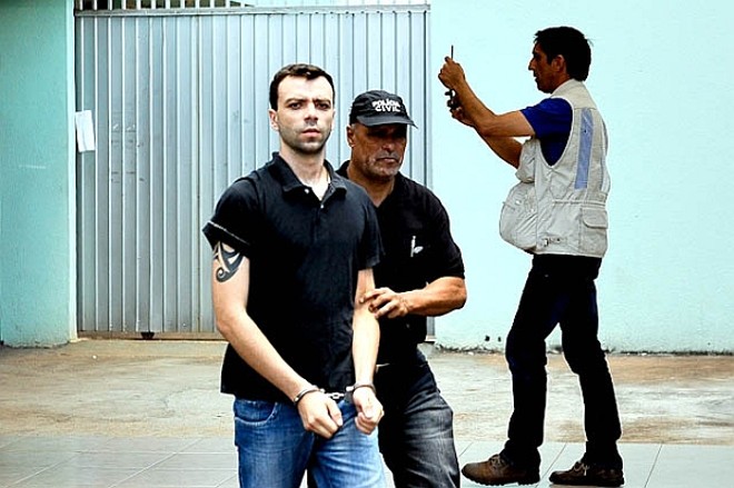 A polícia diz que Arthur Vacelai Paulino escondeu a arma do crime |