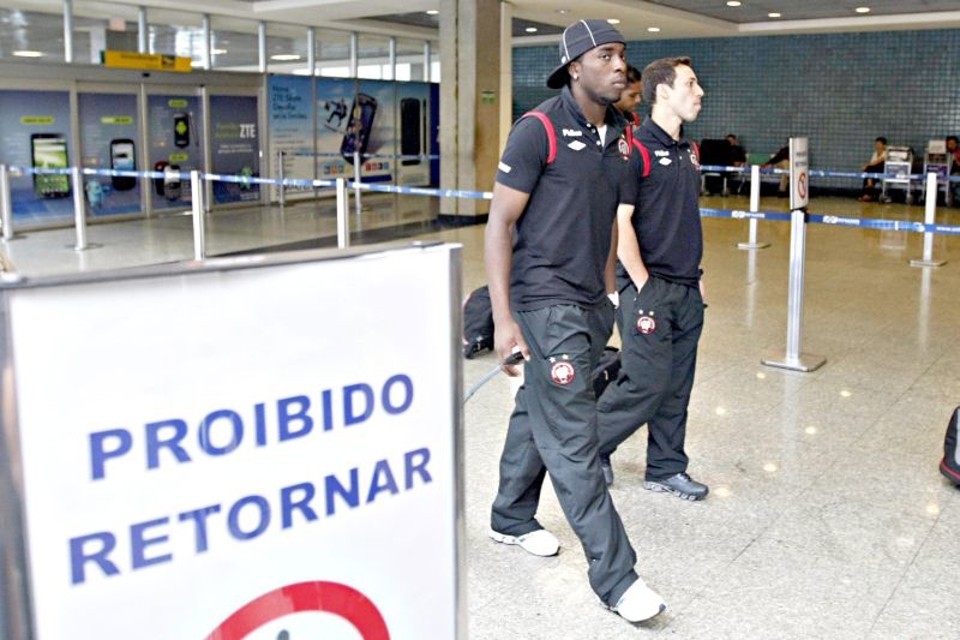 Manoel e Branquinho na volta de Uberlândia: abatimento e silêncio durante o caminho de volta | Albari Rosa/ Gazeta do Povo