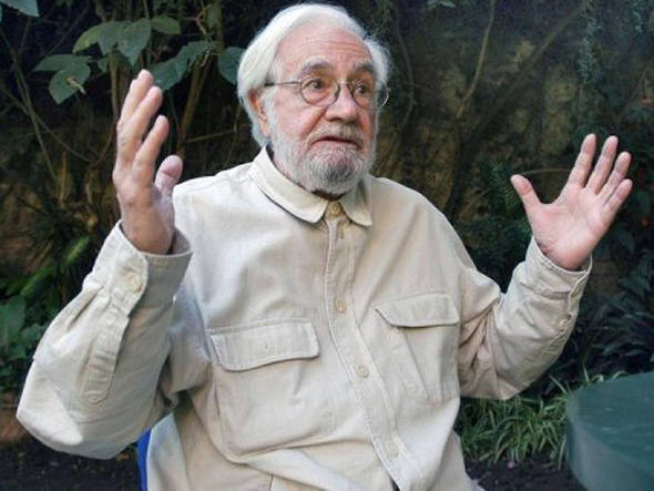 O escritor morreu aos 84 anos nesta segunda-feira (7) no México. | Ivan garcia / AFP